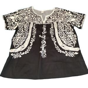 NWOT CHICYEA Women's B&W‎ peasant short Sleeve Blouse- Size XL